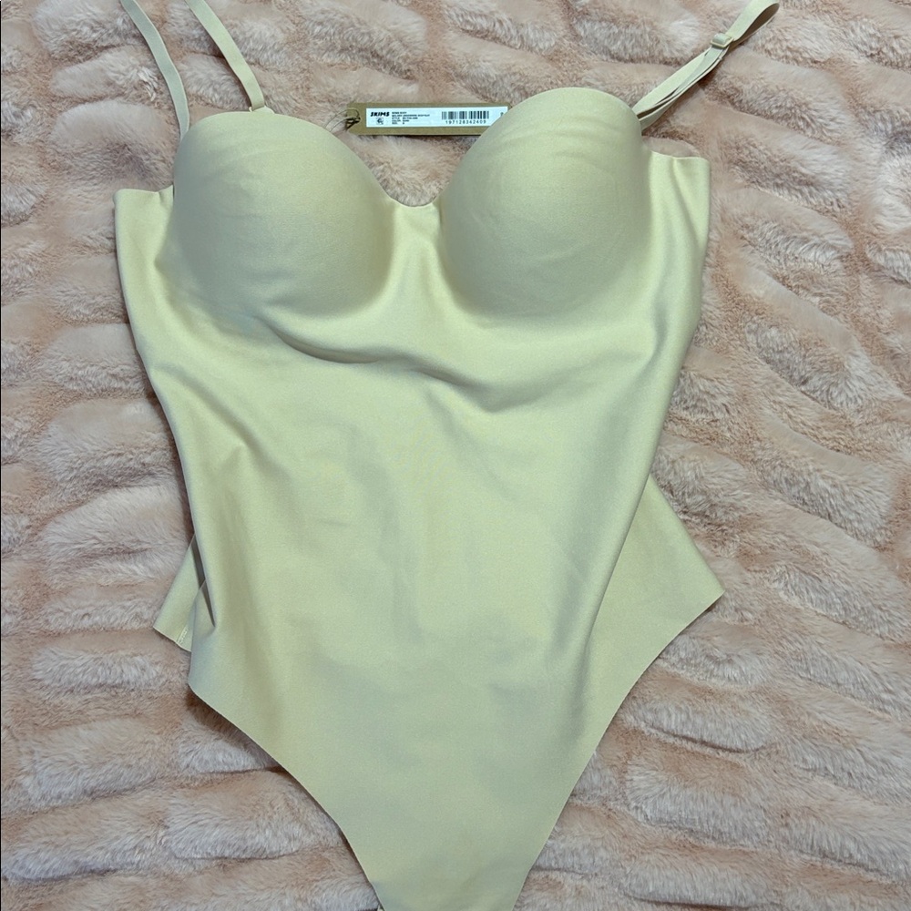 SKIMS NWT M Sand Molded Underwire Bodysuit